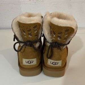 UGG